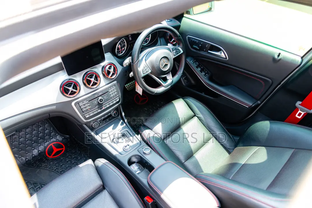 Mercedes-Benz GLA-Class 2017 Silver