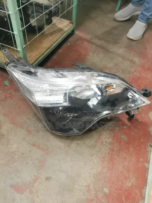 Toyota Spade Non Zenon Headlight