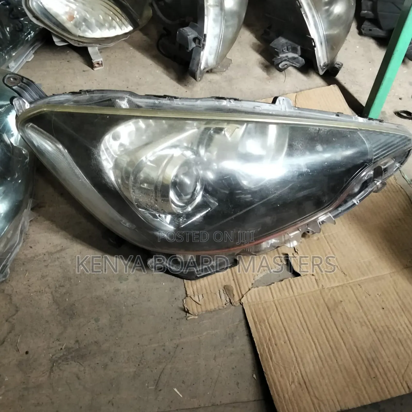 Toyota Aqua 2012- 2014 Zenon Headlight