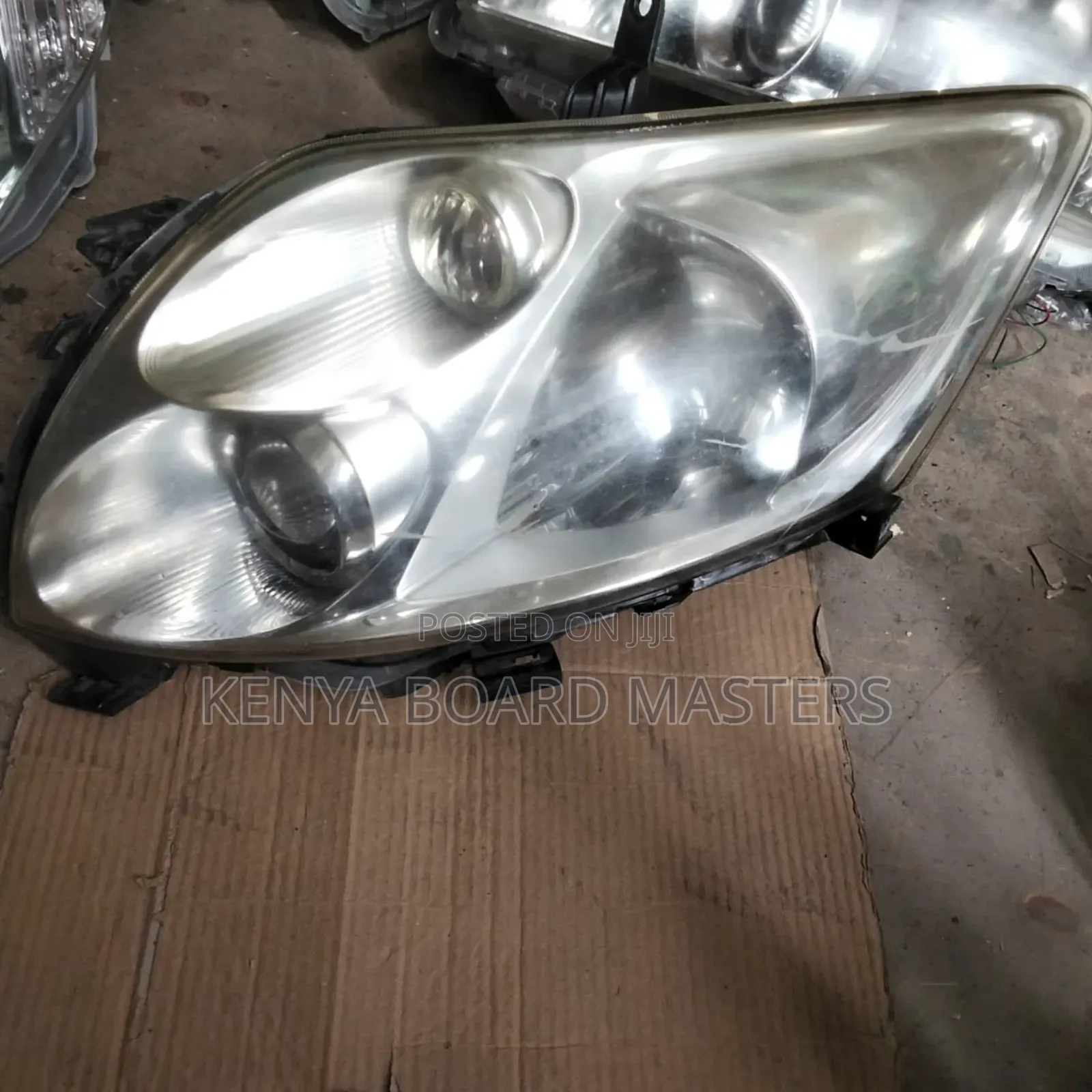 Toyota Auris 2008-2010 Non Zenon Headlight