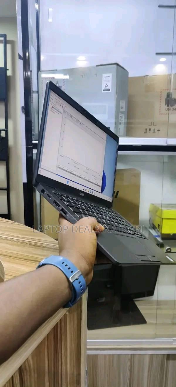 Laptop Dell Latitude 5300 8GB Intel Core i5 SSD 256GB - thumbnail 2