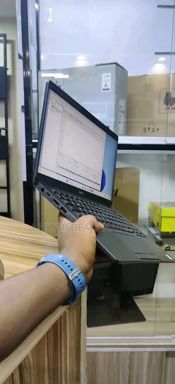 Laptop Dell Latitude 5300 8GB Intel Core i5 SSD 256GB
