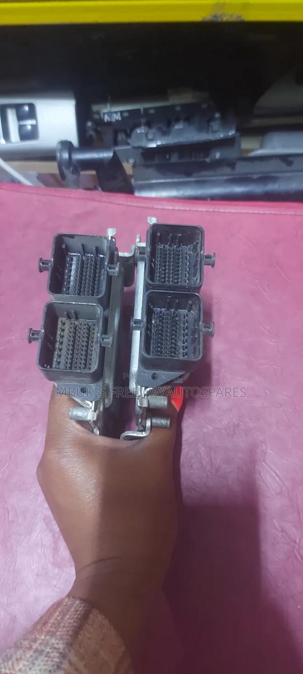 Engine Control Unit Suzuki  - thumbnail 2
