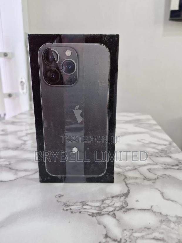 New Apple iPhone 13 Pro 256 GB Black - main view