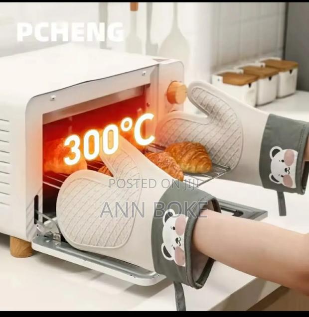 * Silicone Insulated Oven Gloves Now Available*