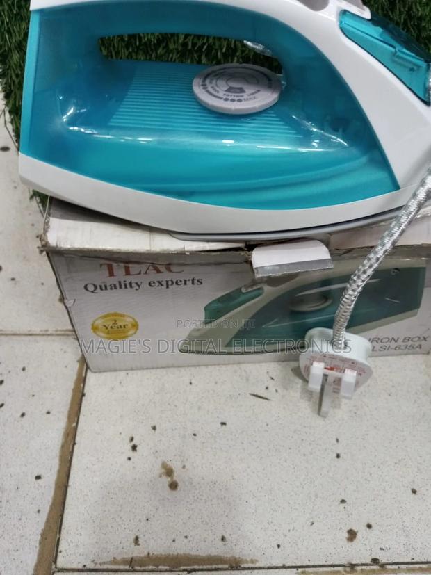 Well Performing 1300w Tlac Steam Iron Box