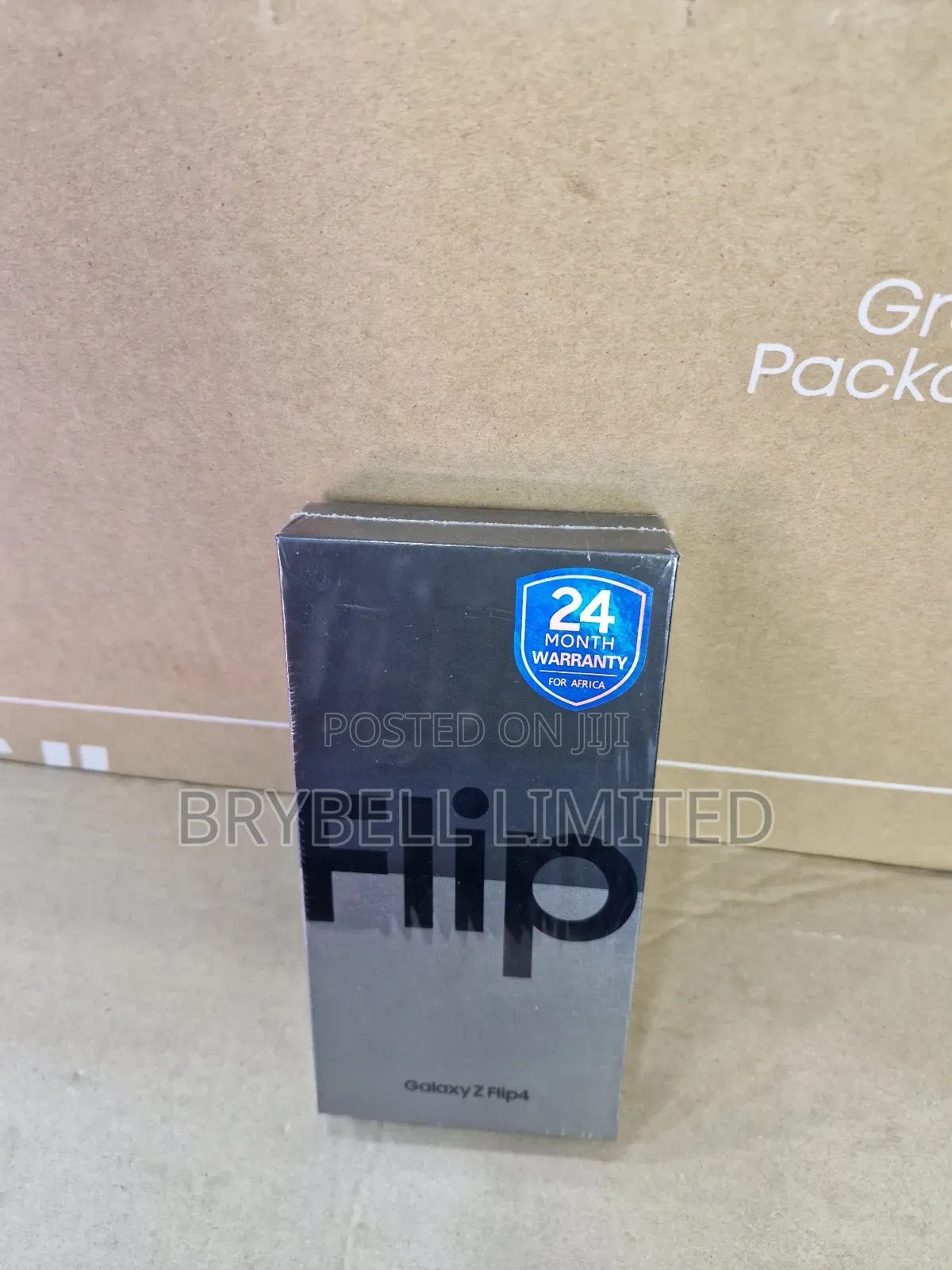 New Samsung Galaxy Z Flip4 256 GB Gold