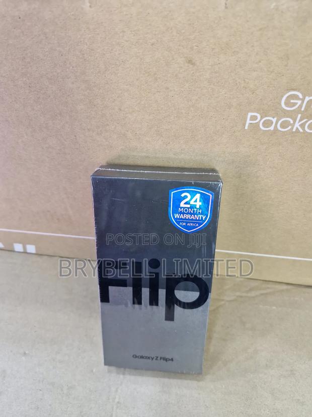 New Samsung Galaxy Z Flip4 256 GB Gold - thumbnail 2