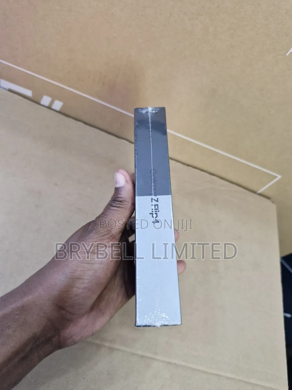 New Samsung Galaxy Z Flip4 256 GB Gold