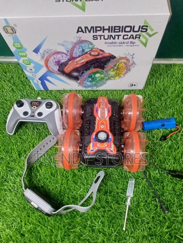 Amphibious Stunt Car - main view