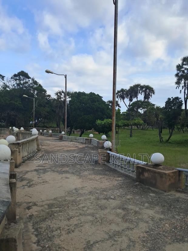 Elite Community Living, With Beach Access. - thumbnail 3