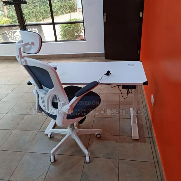 Breathing Chair and Electric Table - main view