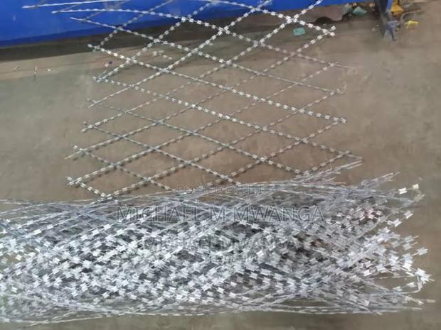 Steel Welded Razor Mesh, 5ft by 30m