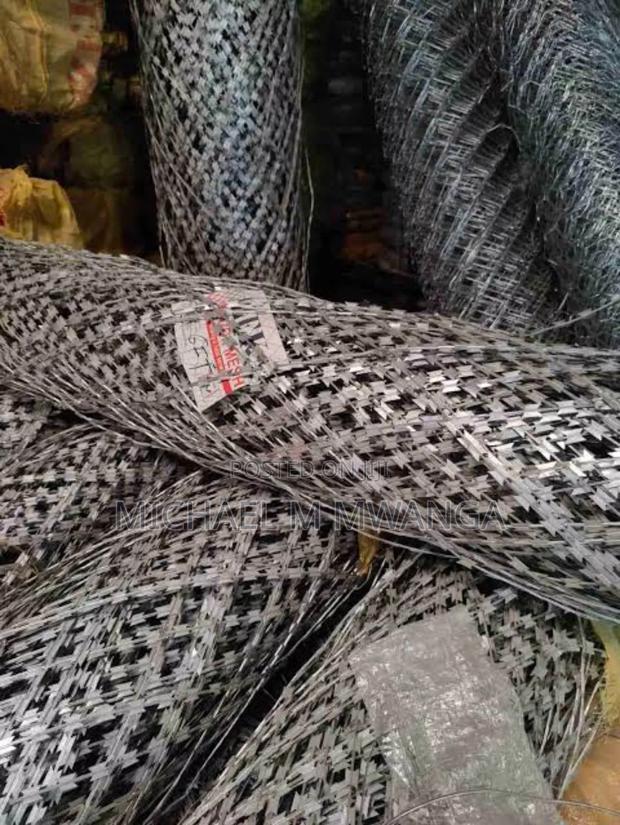 Perimeter Welded Razor Mesh Size 5ft by 30m