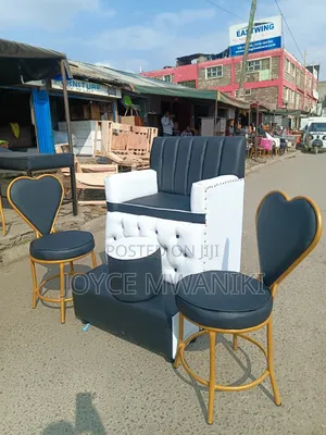 Single Pedicure Seat, Black and White, 2 Manicure Seats