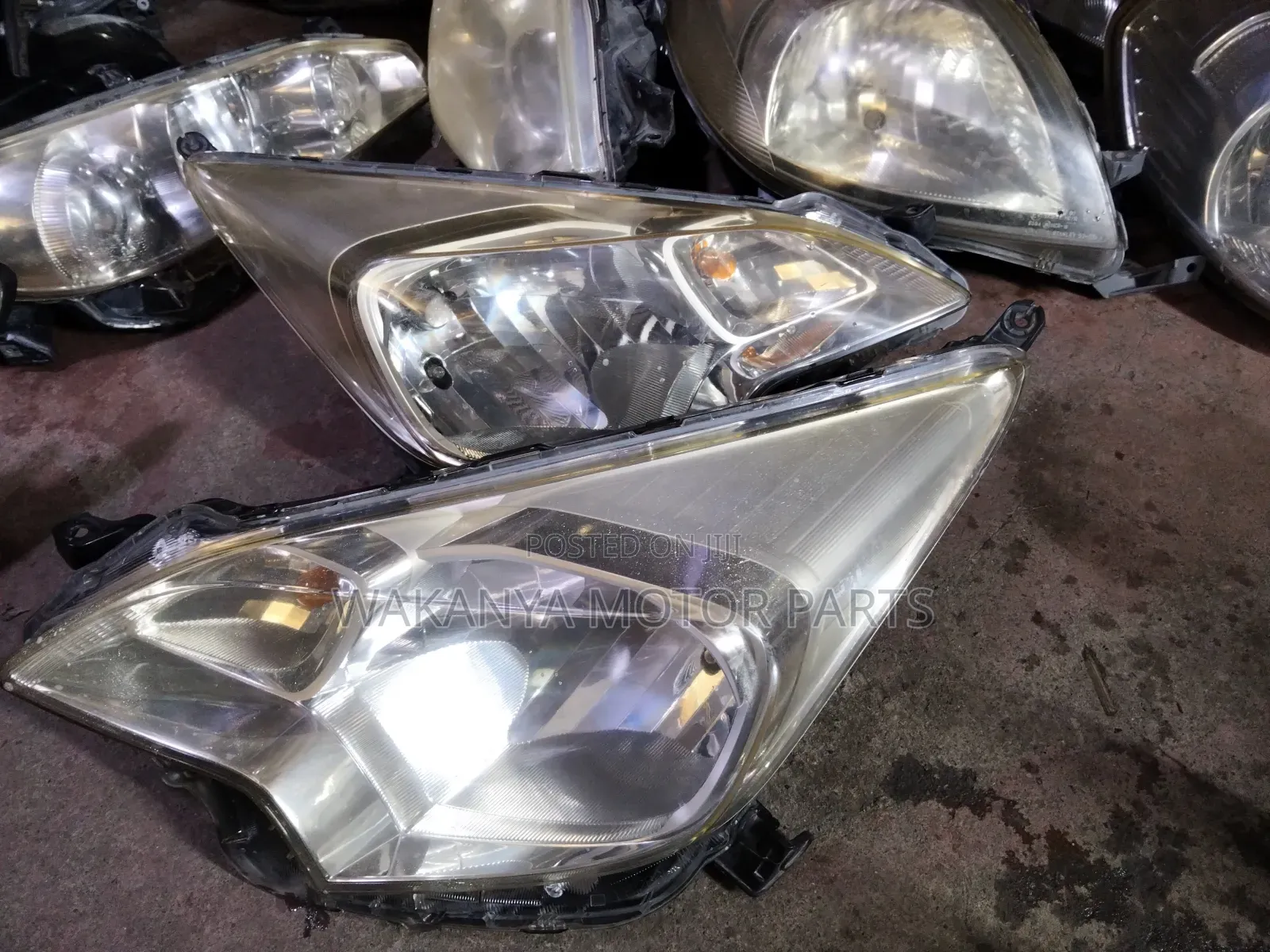 Toyota Ractis Model 2010/2012/2014 Non Xenon Headlamp. Ex Japan