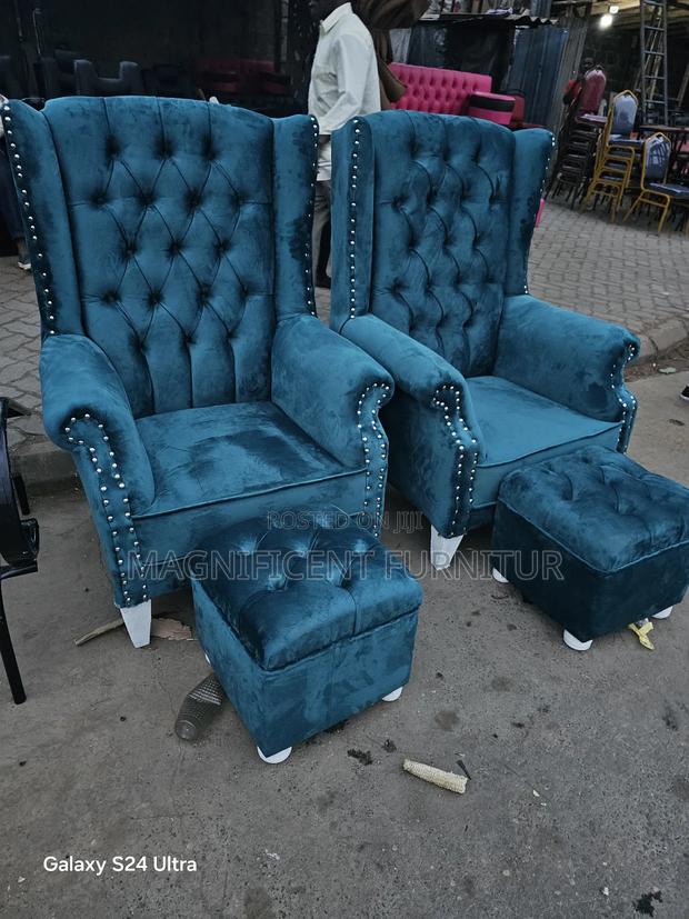 Queens Couches - main view