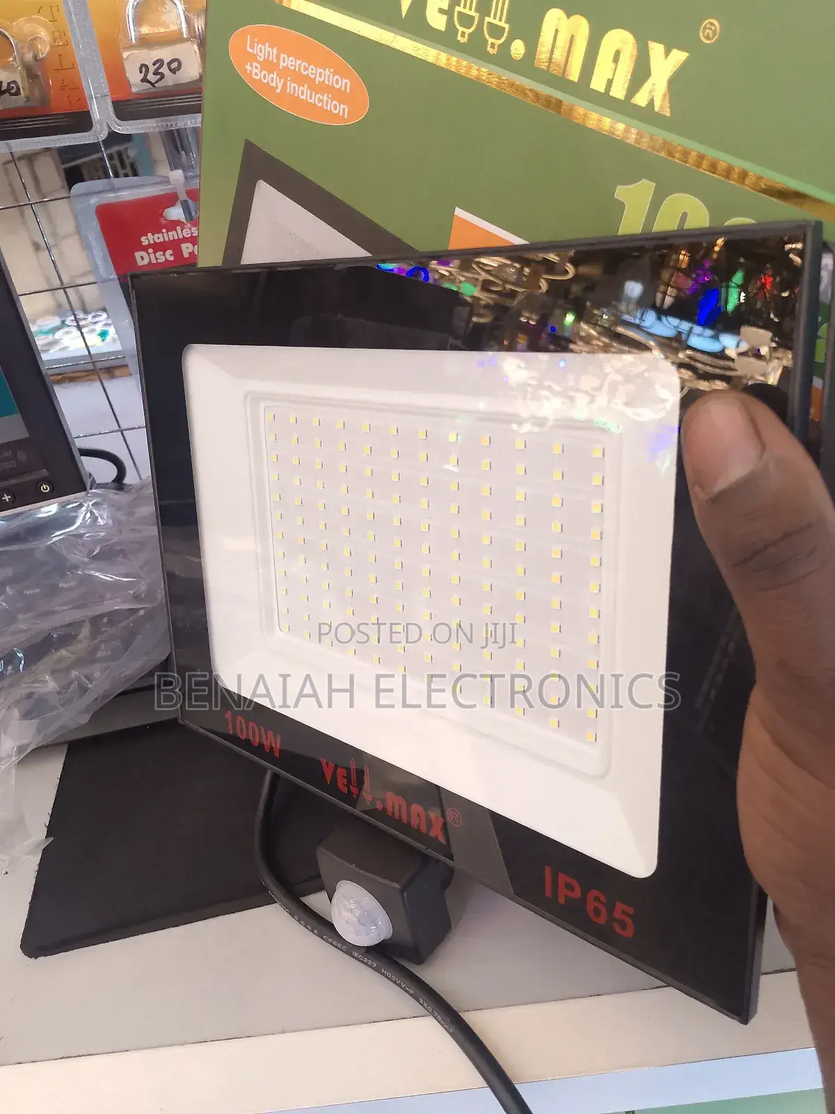Vellmax Floodlight 1p65 With Motion Sensor