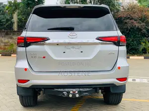 Toyota Fortuner 2.8 D AWD 2018 Silver