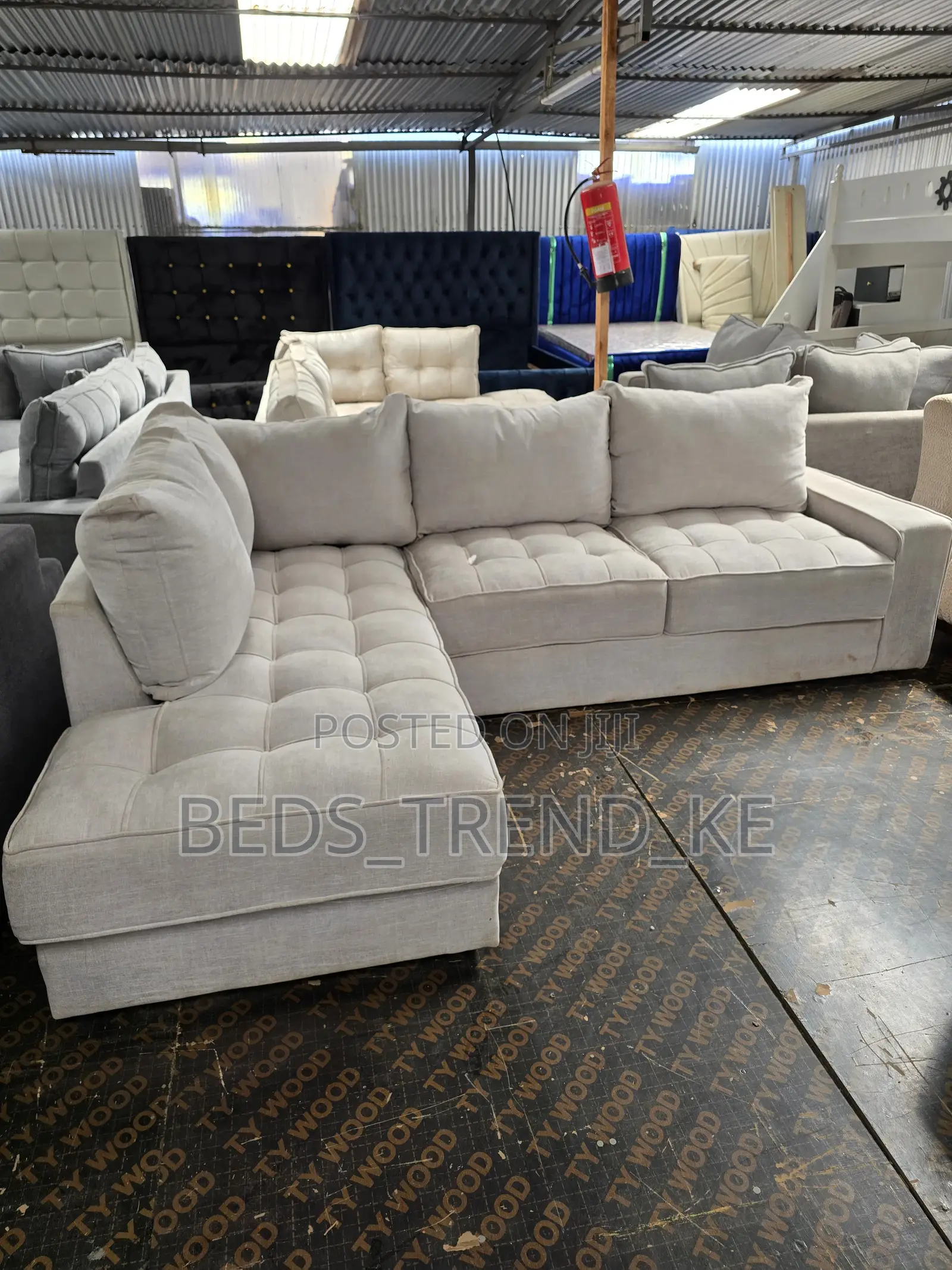 Comfy 6 Seater Chester L Seat