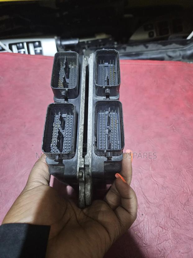 Engine Control Unit Mazda Premacy - thumbnail 3