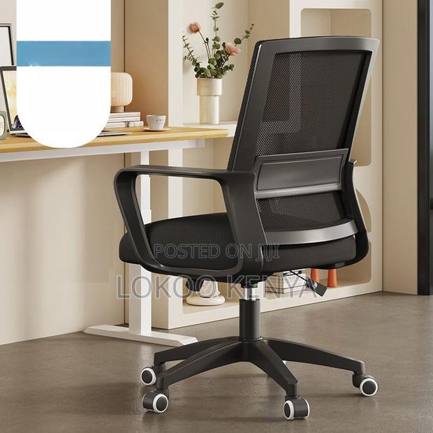 Office Chair : 360-Degree Swivel Mesh Chair