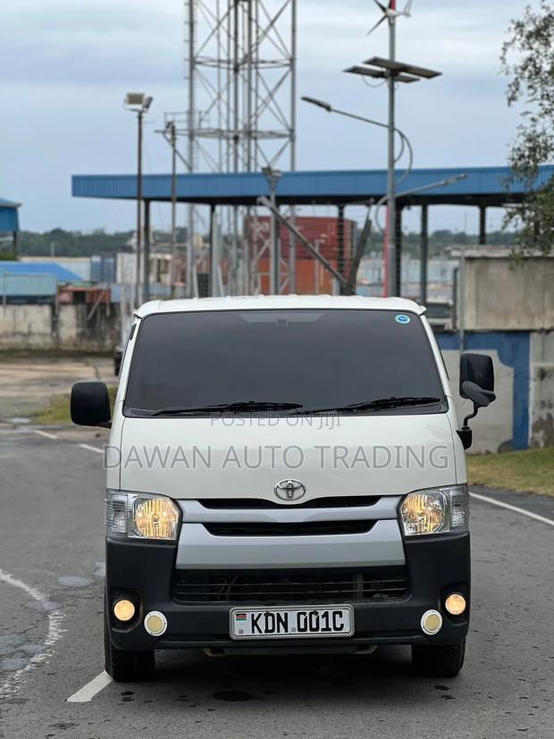 Toyota HiAce 2016 White - thumbnail 5