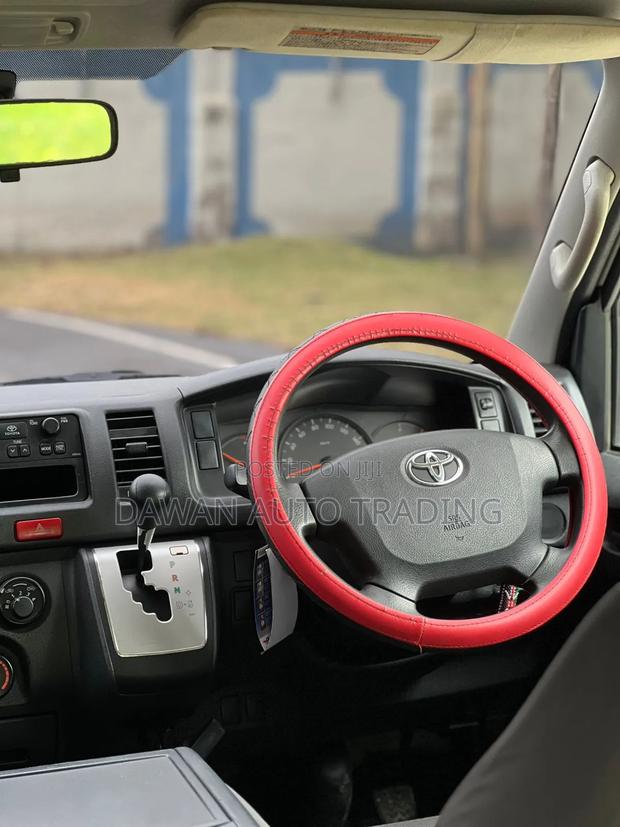 Toyota HiAce 2016 White - thumbnail 9