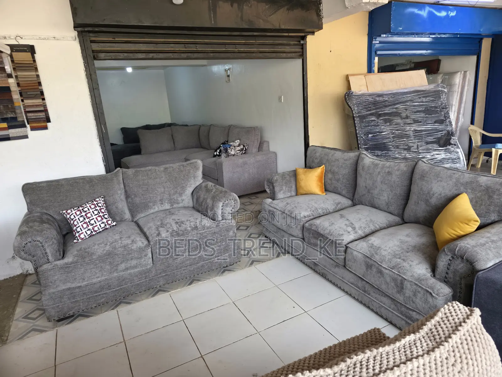 Durable Soft 5 Seater Sofa Set 3,2 With Free Throw Pillows