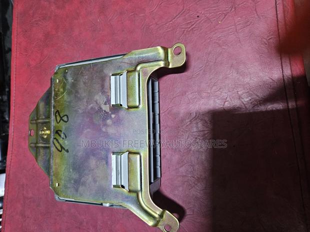 Gear Box Control Unit Nissan Primera - thumbnail 2