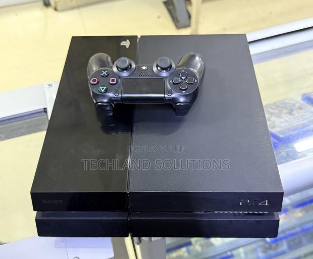 Faintly Used Ps4 Standard 500 Gb
