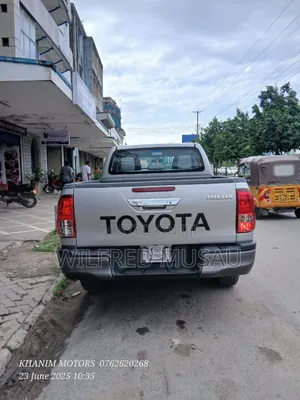 Toyota Hilux Revo Double Cab Deisel 2.4 AWD 2018 Silver