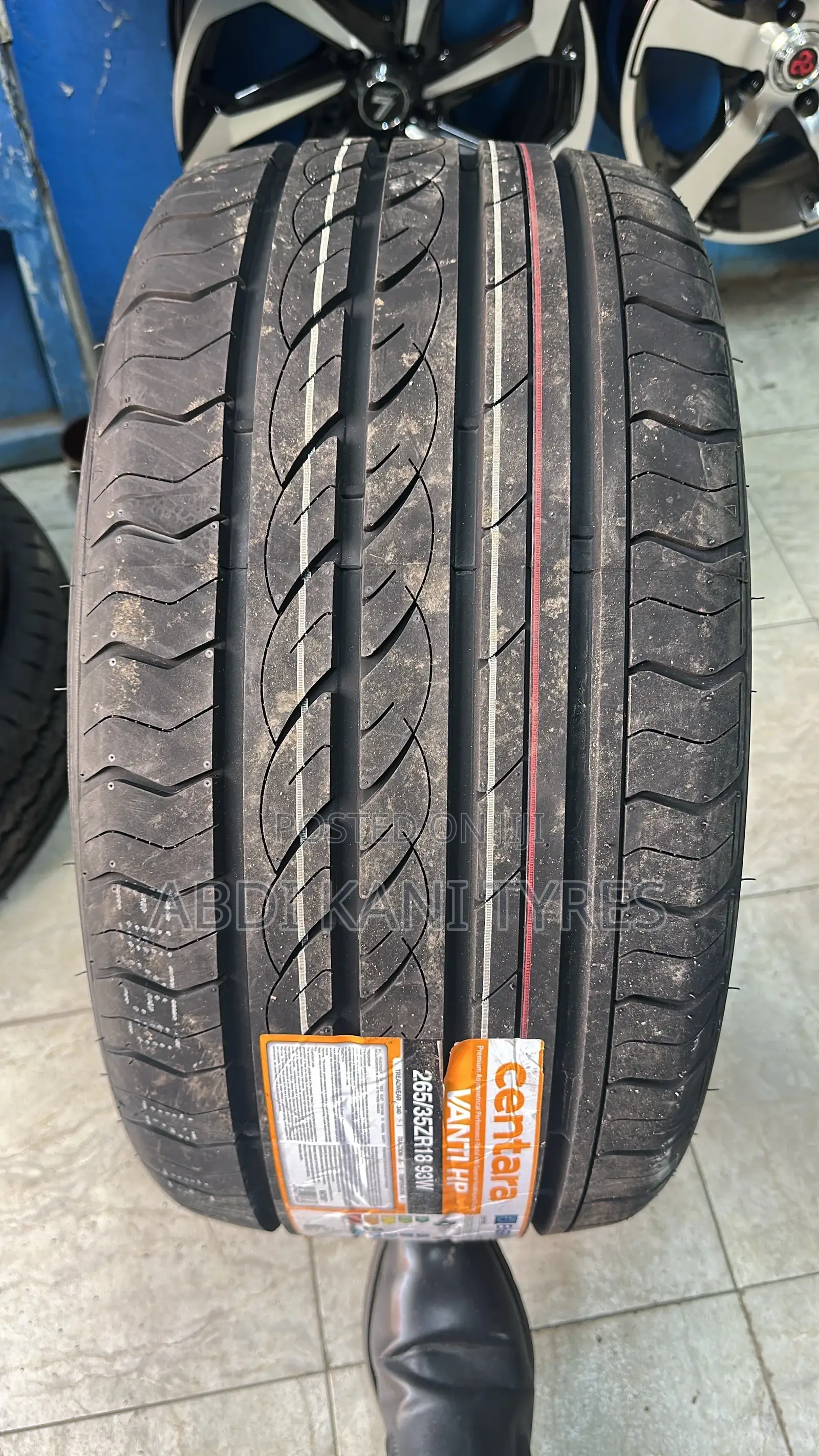 235/35r18 Centara
