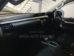 Toyota Hilux 2019 Silver