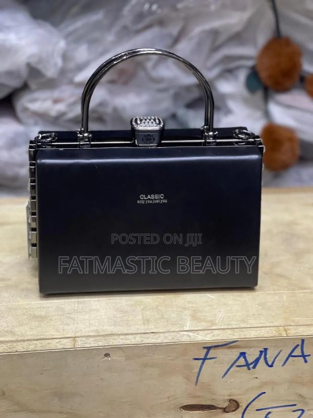 Plain Color Clutch Bag - thumbnail 2