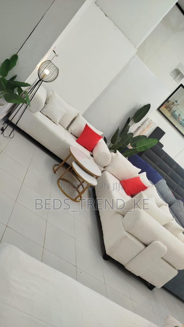 Stunning White 5 Seater Sofa 3,2 - main view