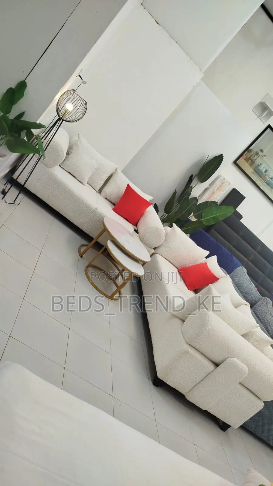 Stunning White 5 Seater Sofa 3,2