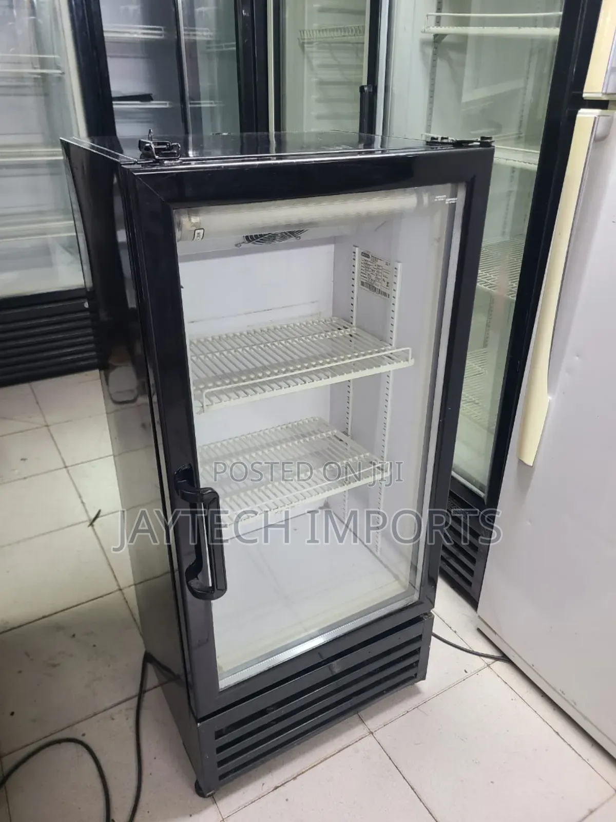 Clean Onsale Display Fridge