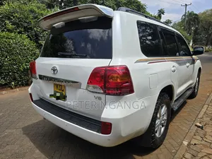 Toyota Land Cruiser 2015 White