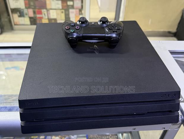 Moderately Used Chipped Sony Ps4 Pro Machine !! - thumbnail 4