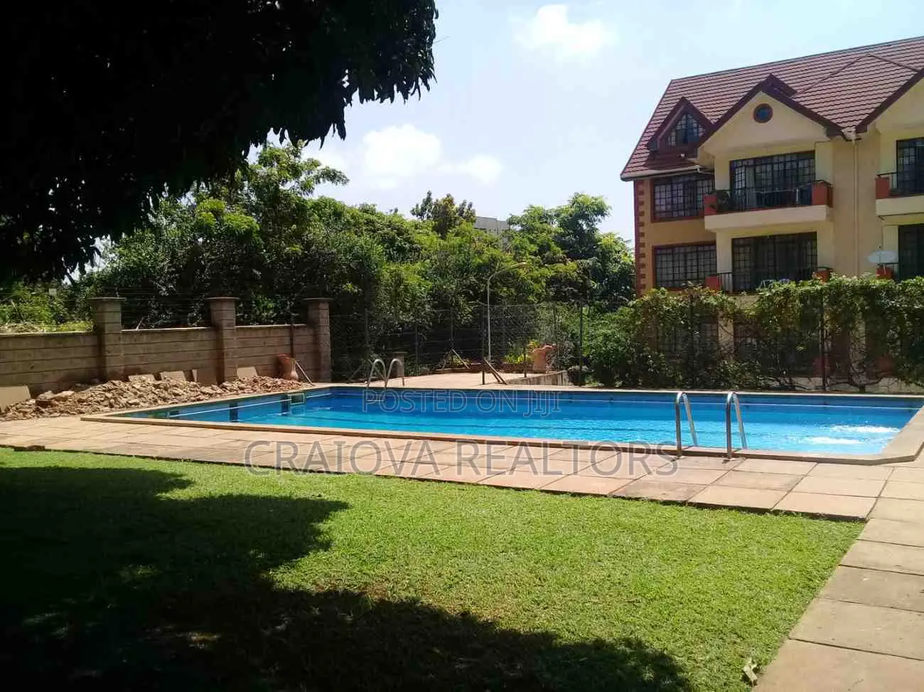 4bdrm Duplex in Lavington for sale