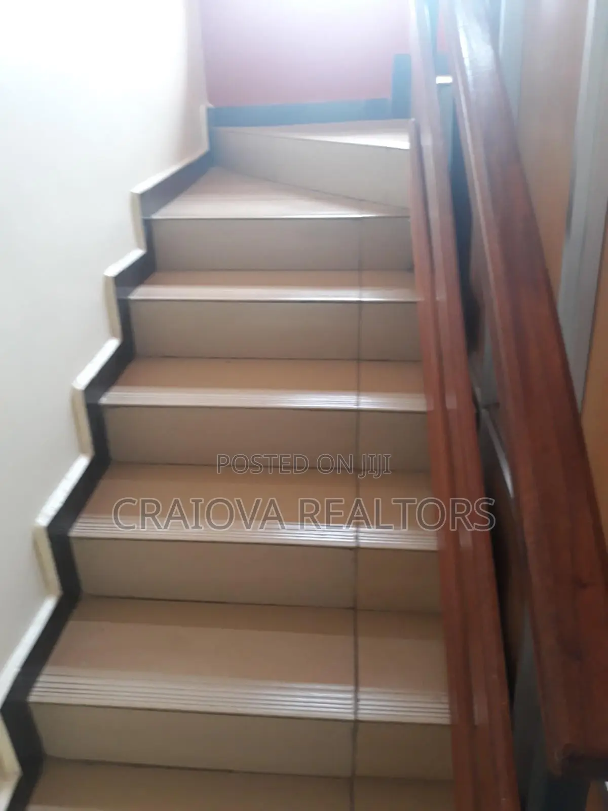 4bdrm Duplex in Lavington for sale