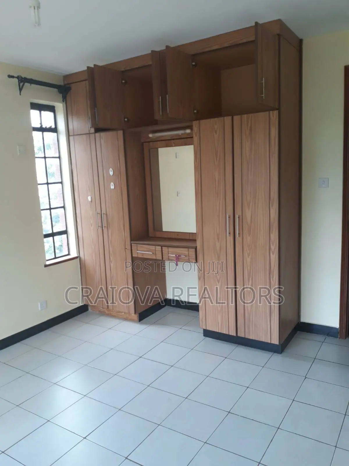 4bdrm Duplex in Lavington for sale