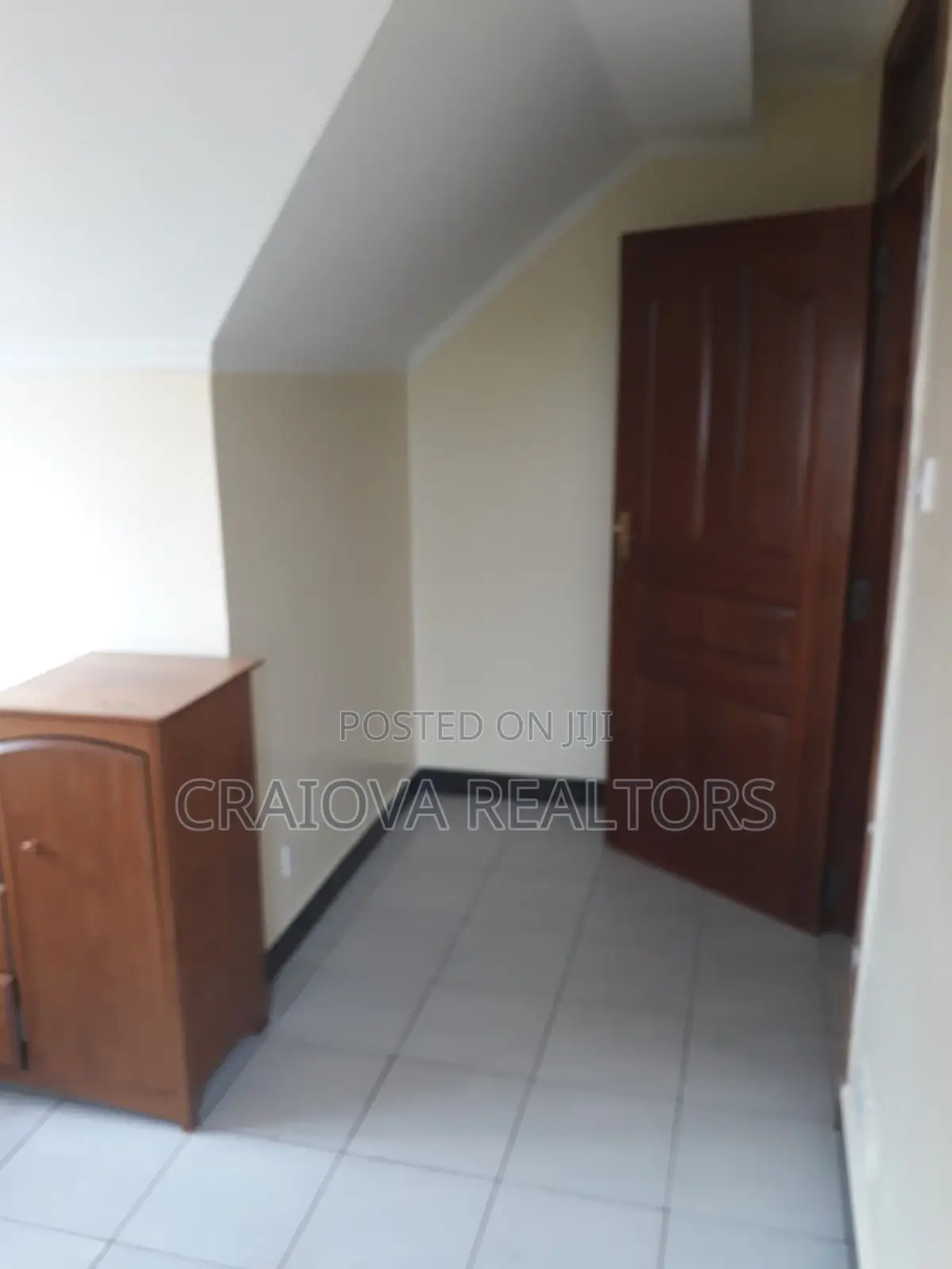 4bdrm Duplex in Lavington for sale