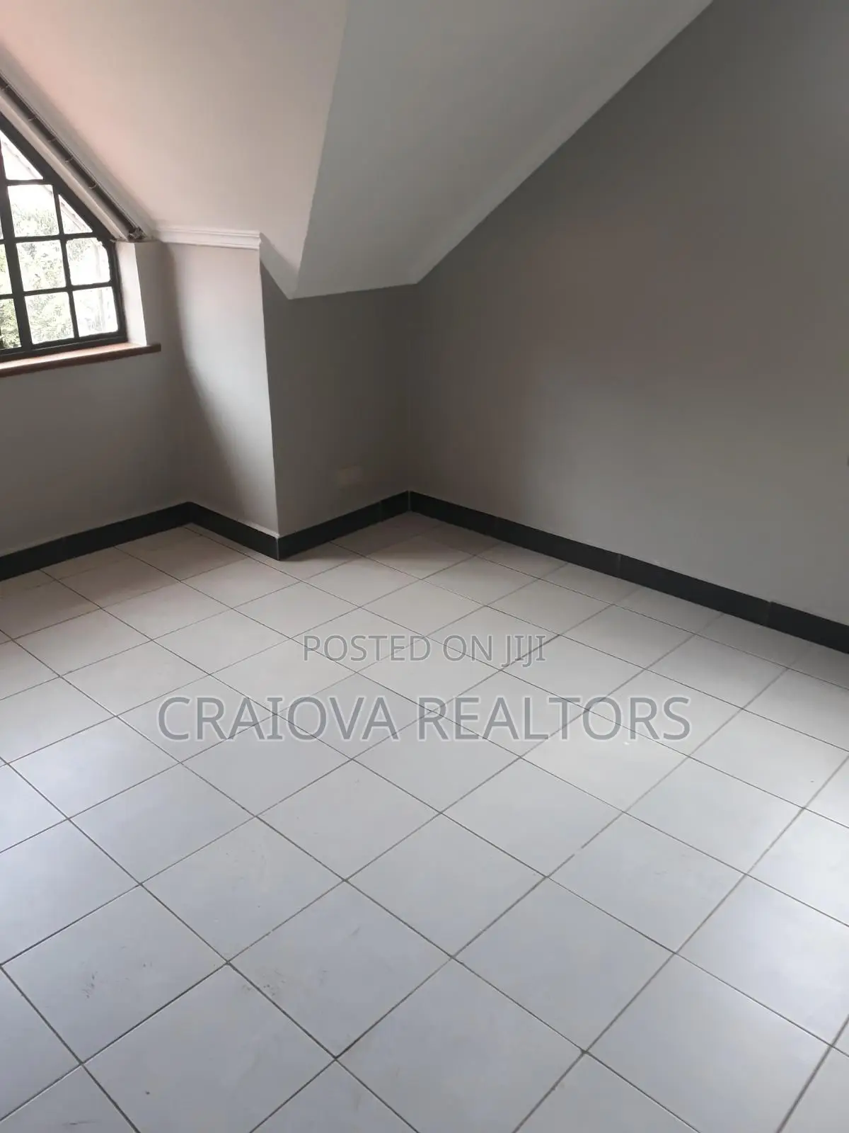 4bdrm Duplex in Lavington for sale
