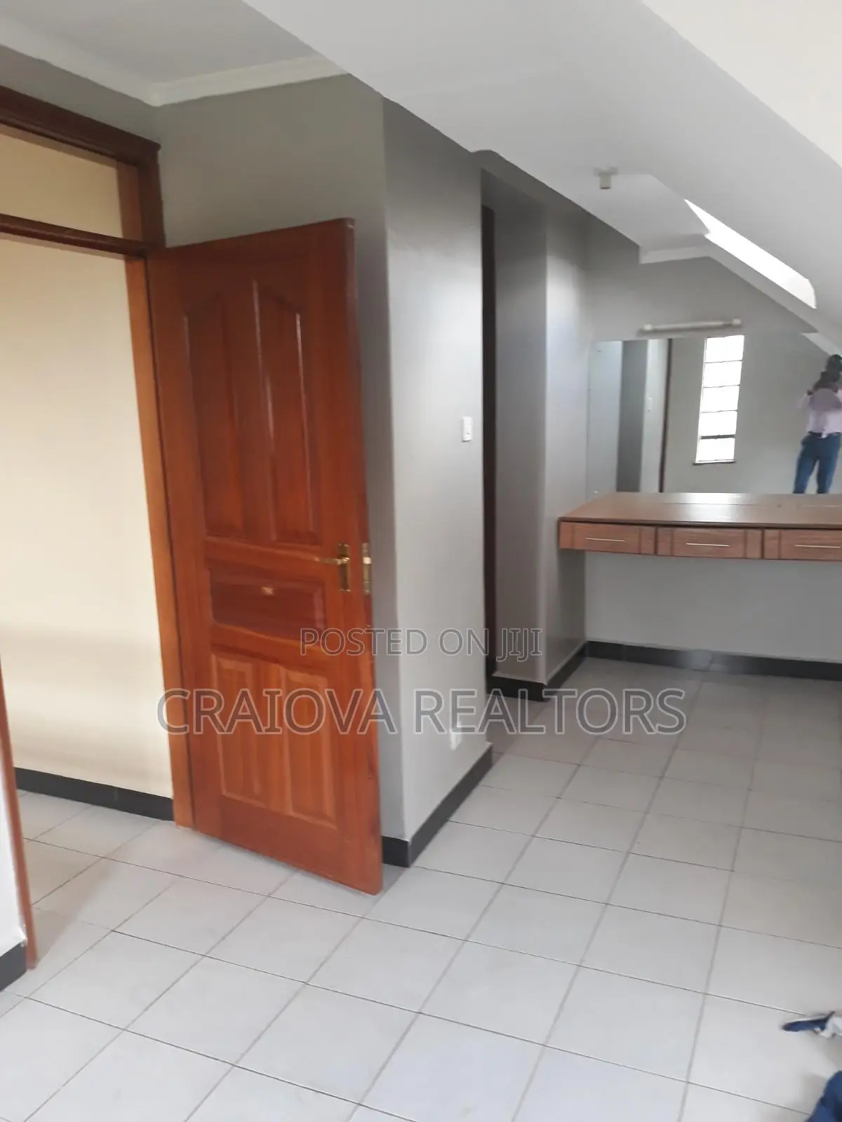 4bdrm Duplex in Lavington for sale