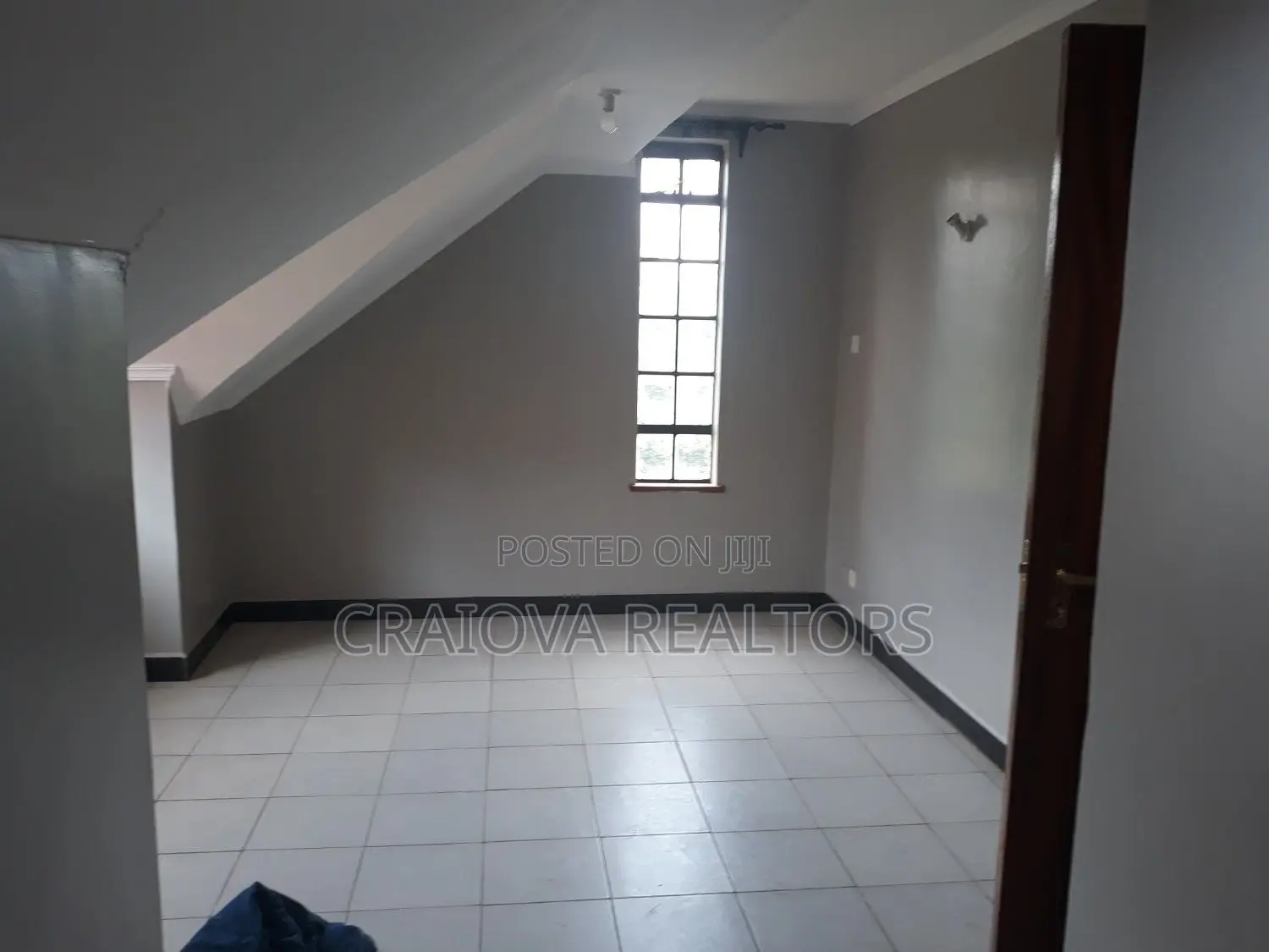 4bdrm Duplex in Lavington for sale