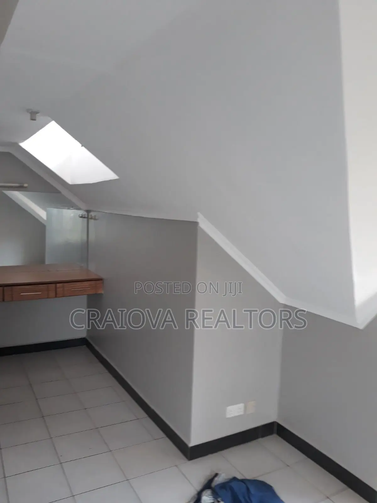 4bdrm Duplex in Lavington for sale