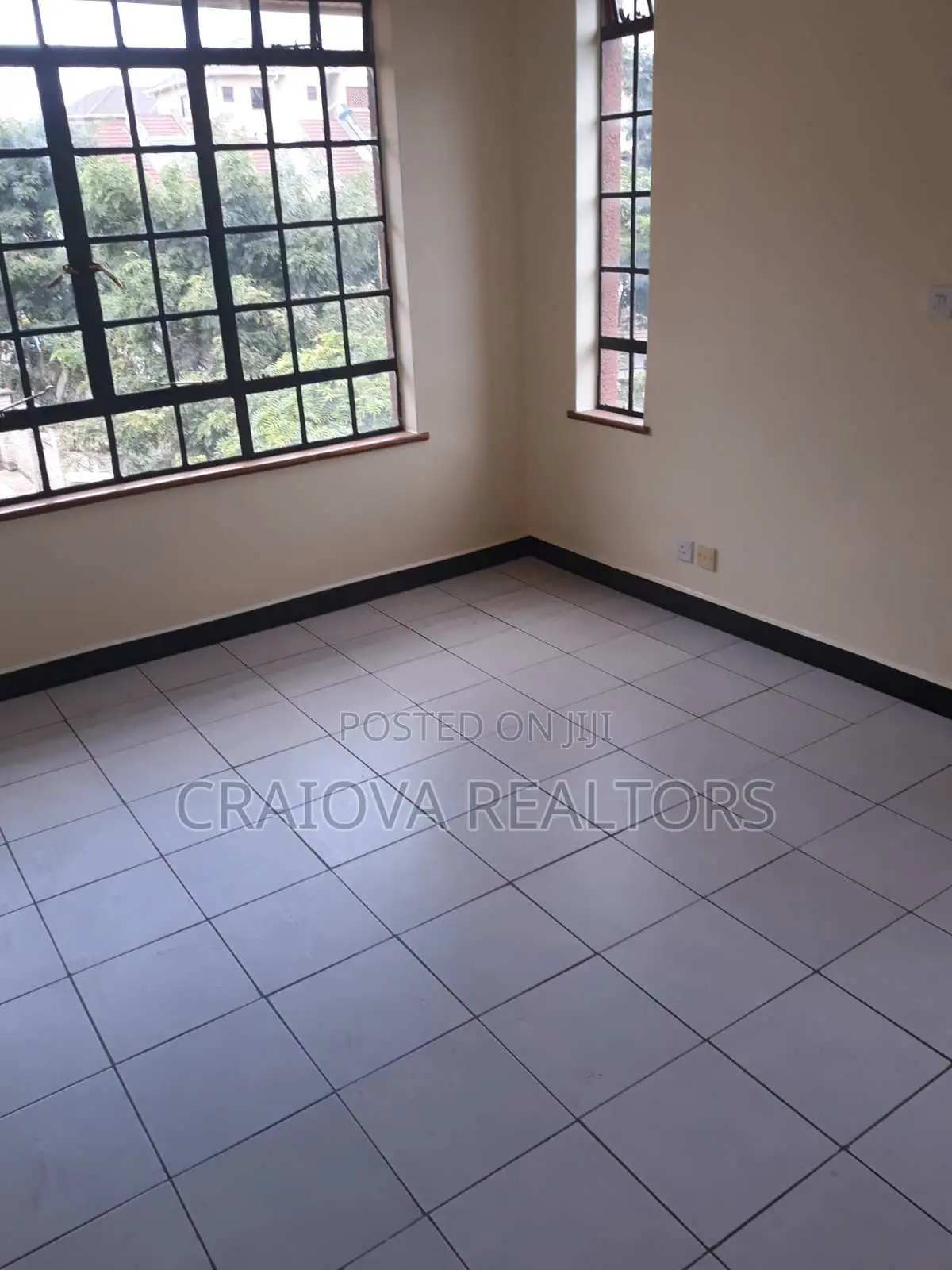 4bdrm Duplex in Lavington for sale
