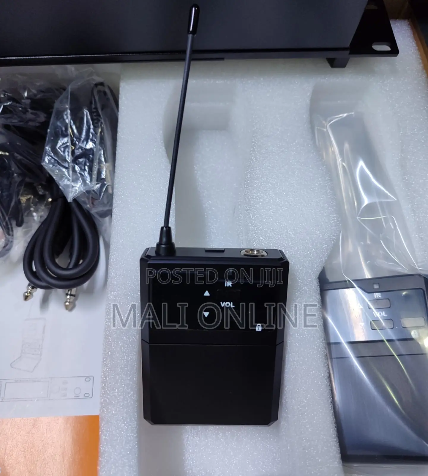 4-channel Uhf Wireless Microphone System 4 Lapel Mics